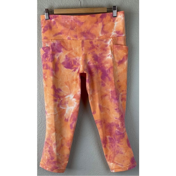 Athleta Salutation Stash Pocket II Capri Leggings Yoga, size Large - Picture 4 of 9